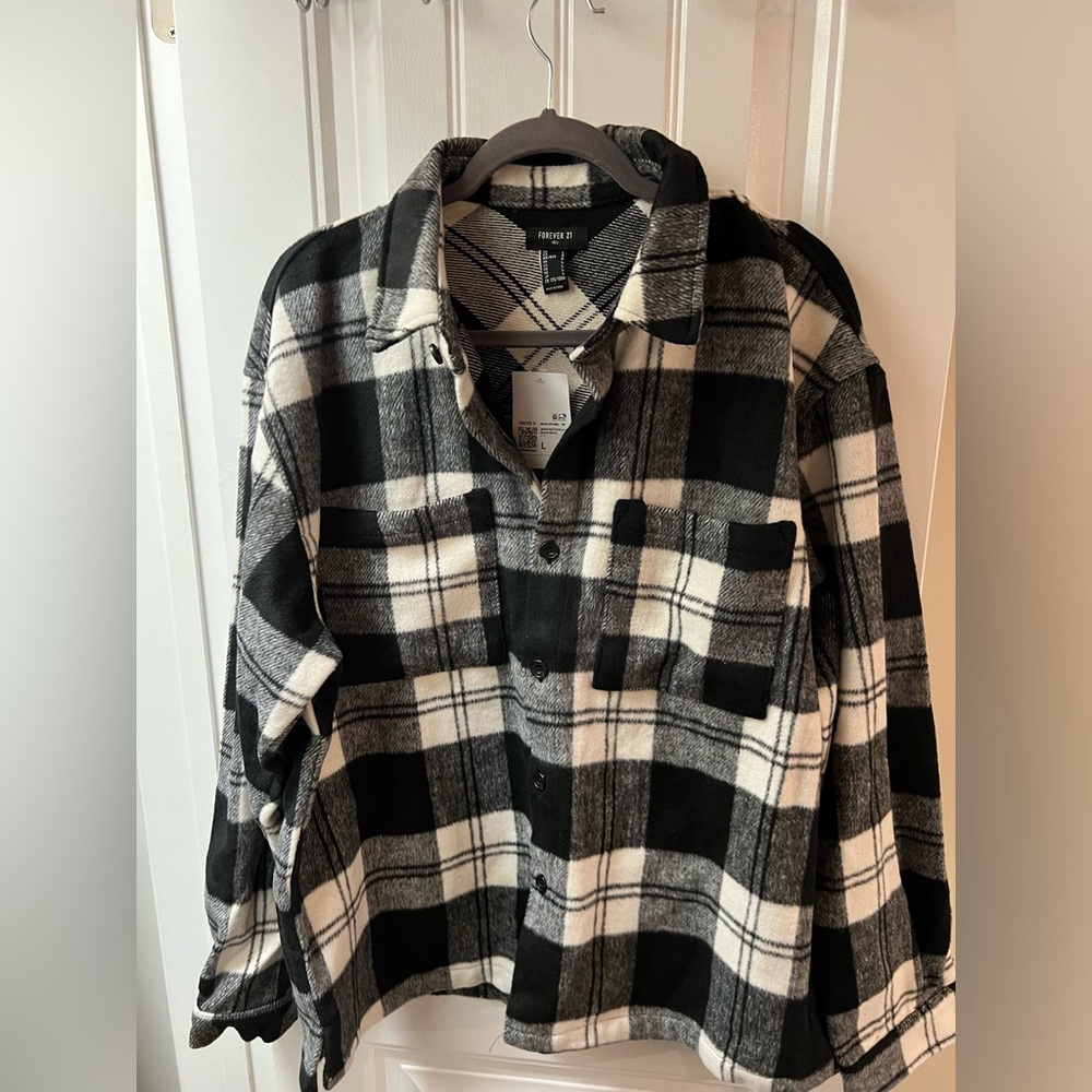 Mens Forever 21 shirt jacket (Shacket) in black and white.